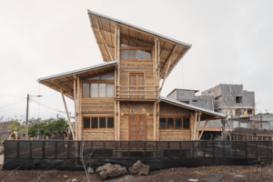 Casa Endémica en Ecuador por ESEcolectivo Arquitectos