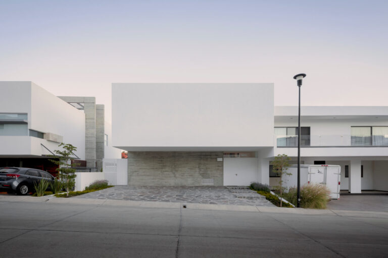 Casa Bonsai en Jalisco por Cota Paredes Arquitectos