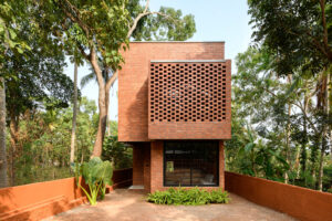 Casa estrecha de ladrillo en India por Srijit Srinivas - ARCHITECTS - Fotografia de arquitectura