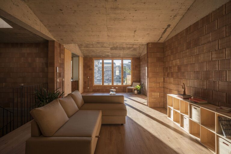 Casa en bateria en España por NORA studio- Fotografía de Arquitectura