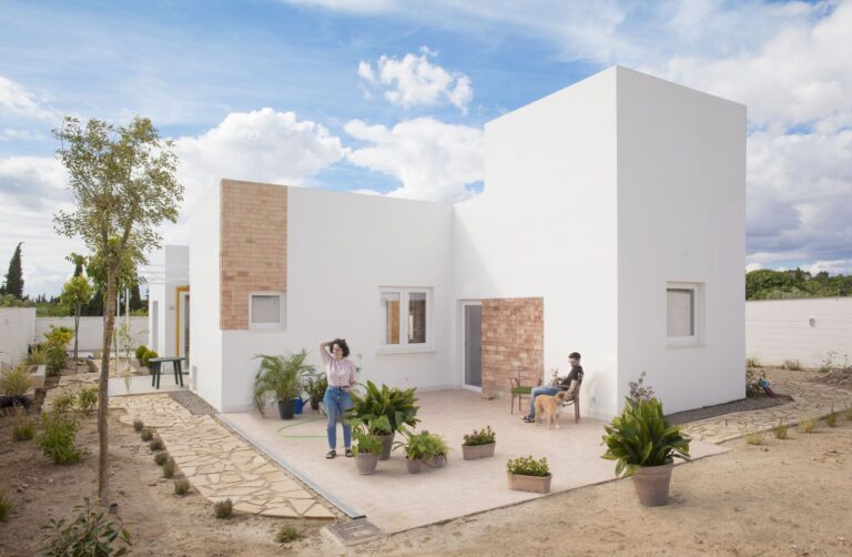 Casa para una familia de felinos y caninos en España