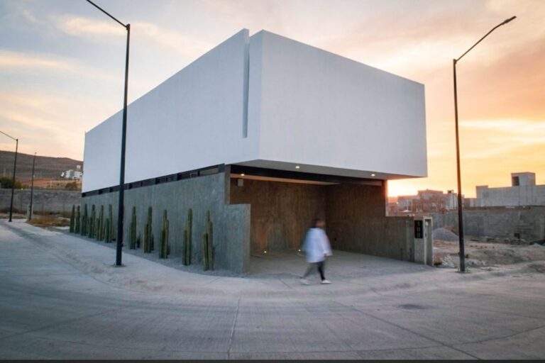 Casa R-31 por ELMNTOS arquitectura