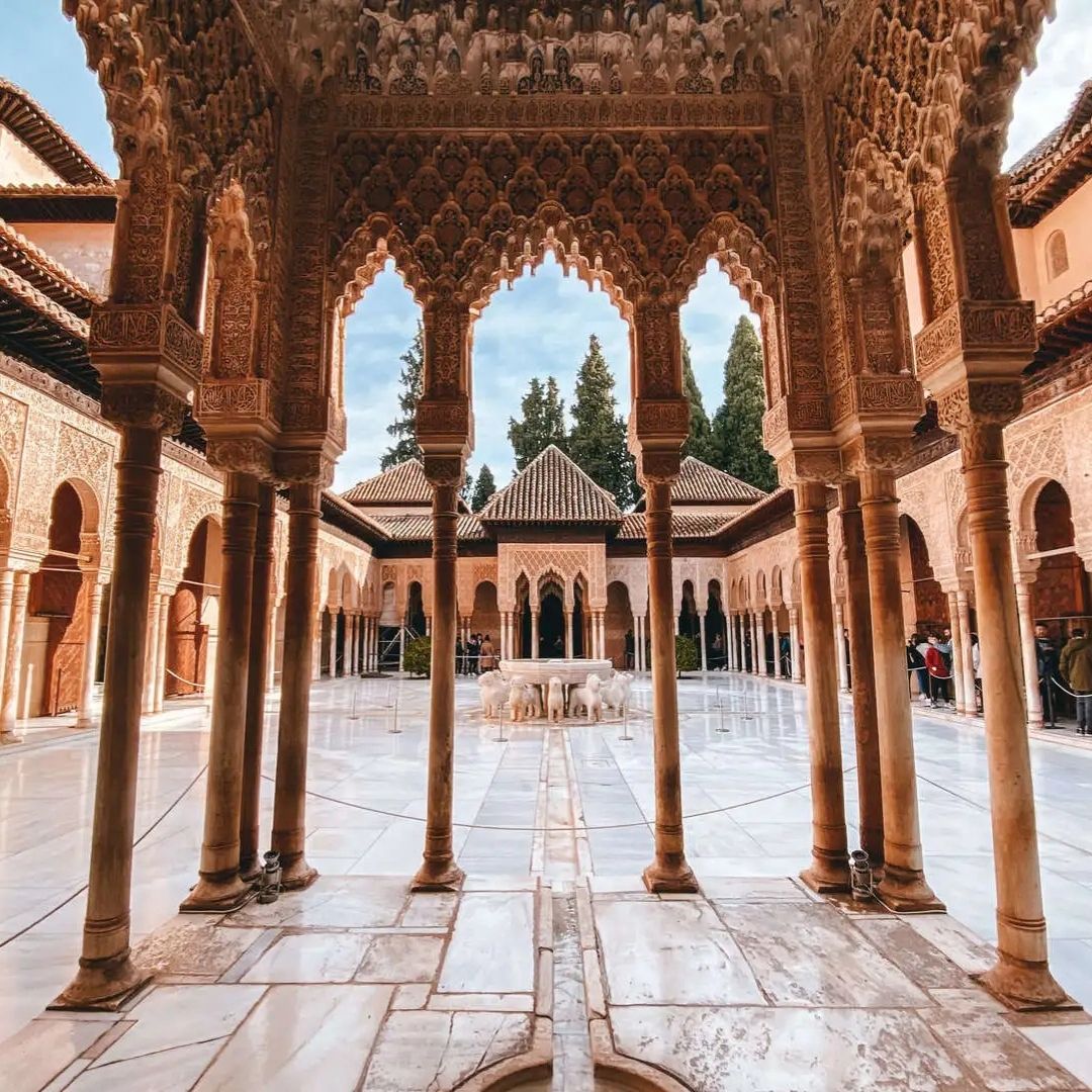 La Alhambra, fortaleza islámica en Granada