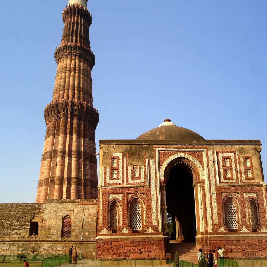 Qutub Minar, minarete islámico en Delhi