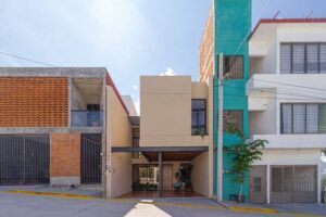 Casa BV en Tuxtla: Arquitectura de Concreto por APALOOSA Arquitectos