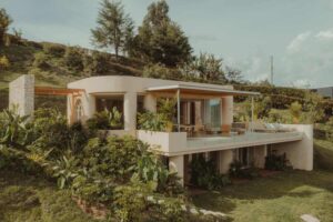 Casa Covva en Medellín: Arquitectura Orgánica de 450 m² que Rinde Tributo al Ágape por Bon Studio.