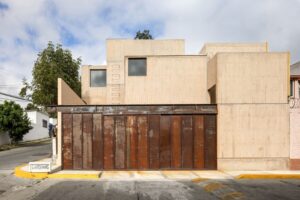 Casa Gardenias: Reconfiguración Arquitectónica en Naucalpan / Vrtical