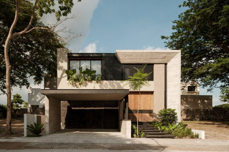 Casa Meyra: Una exploración de la contención en Colima por Di Frenna Arquitectos