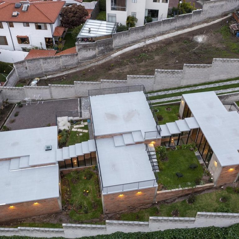 Casa en pendiente en Ecuador