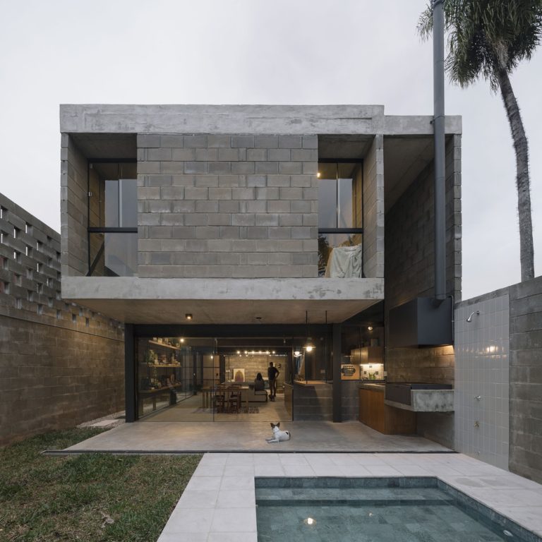 Casa desnuda en Paraguay