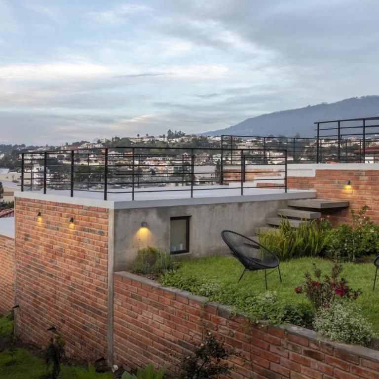 Casa en pendiente en Ecuador