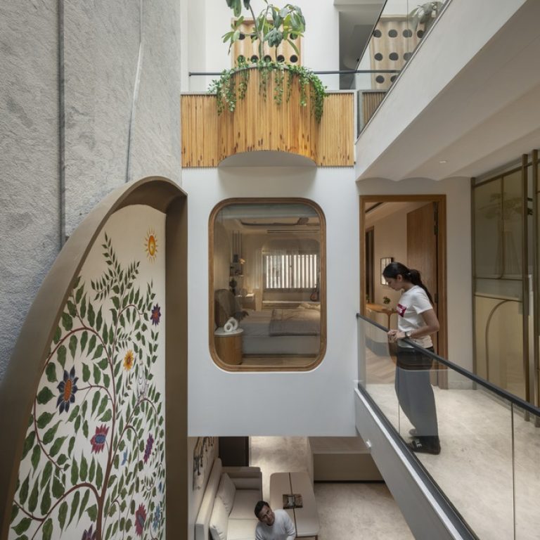 6 x 18 Slender House en India