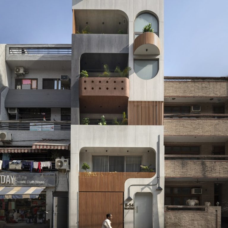 6 x 18 Slender House en India