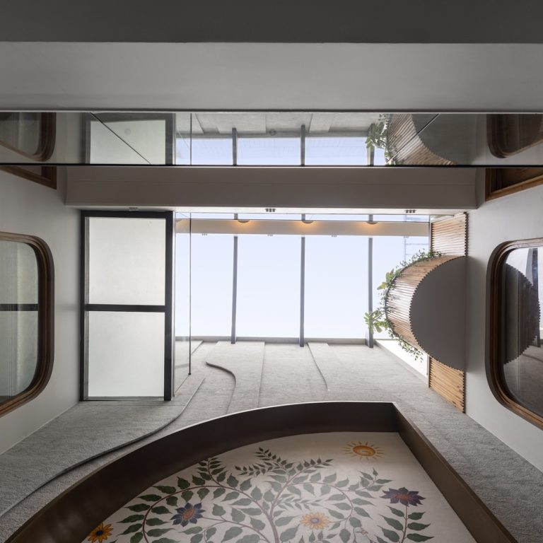 6 x 18 Slender House en India