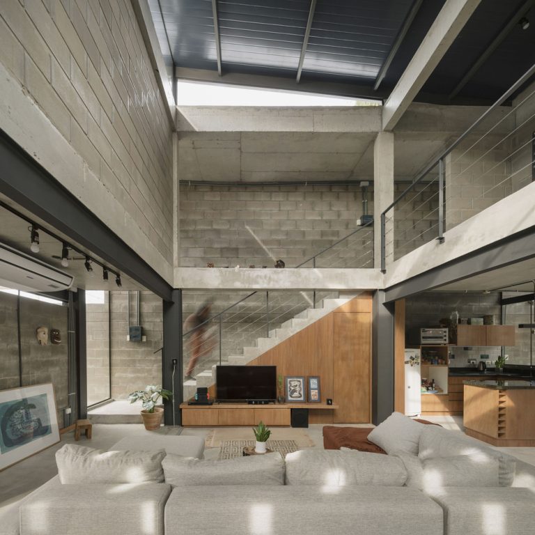 Casa desnuda en Paraguay