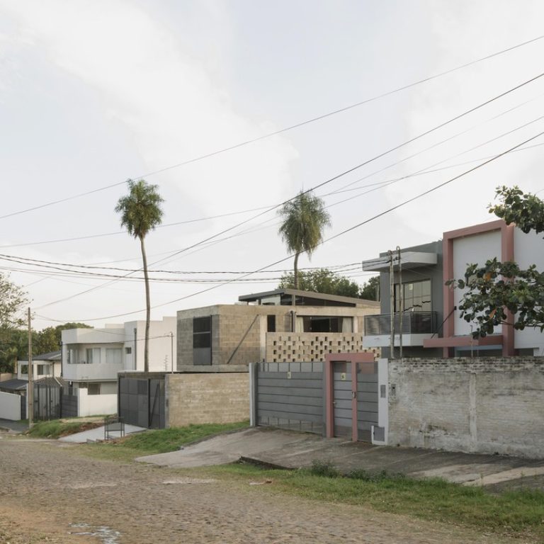 Casa desnuda en Paraguay