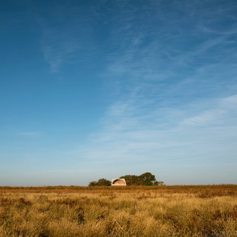 Capilla San Bernardo en Argentina por Nicolás Campodónico - Fotografía de Arquitectura - El Arqui MX