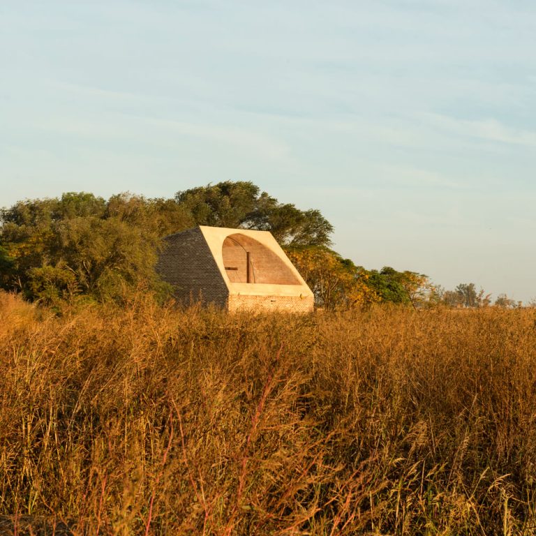 Capilla San Bernardo en Argentina por Nicolás Campodónico - Fotografía de Arquitectura - El Arqui MX