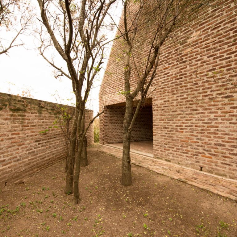 Capilla San Bernardo en Argentina por Nicolás Campodónico - Fotografía de Arquitectura - El Arqui MX