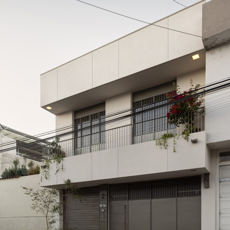 Fachada lateral. Casa A.Martínez: Arquitectura con Bóveda de Cañón en Michoacan por Taller Michoacán