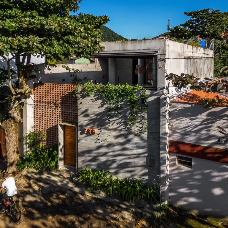 Casa Agua en Brasil por BOLO arquitetos