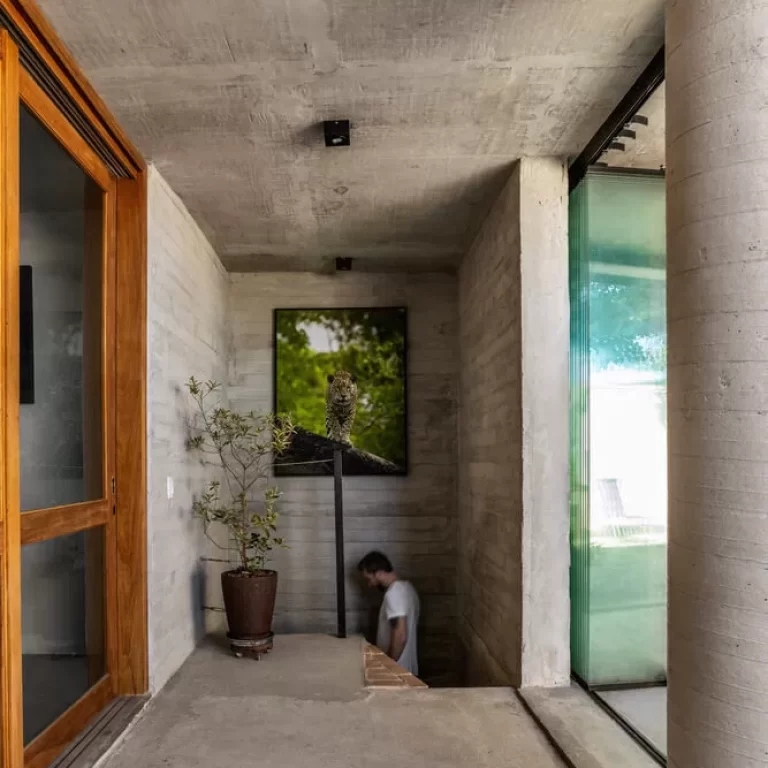 Casa Agua en Brasil por BOLO arquitetos