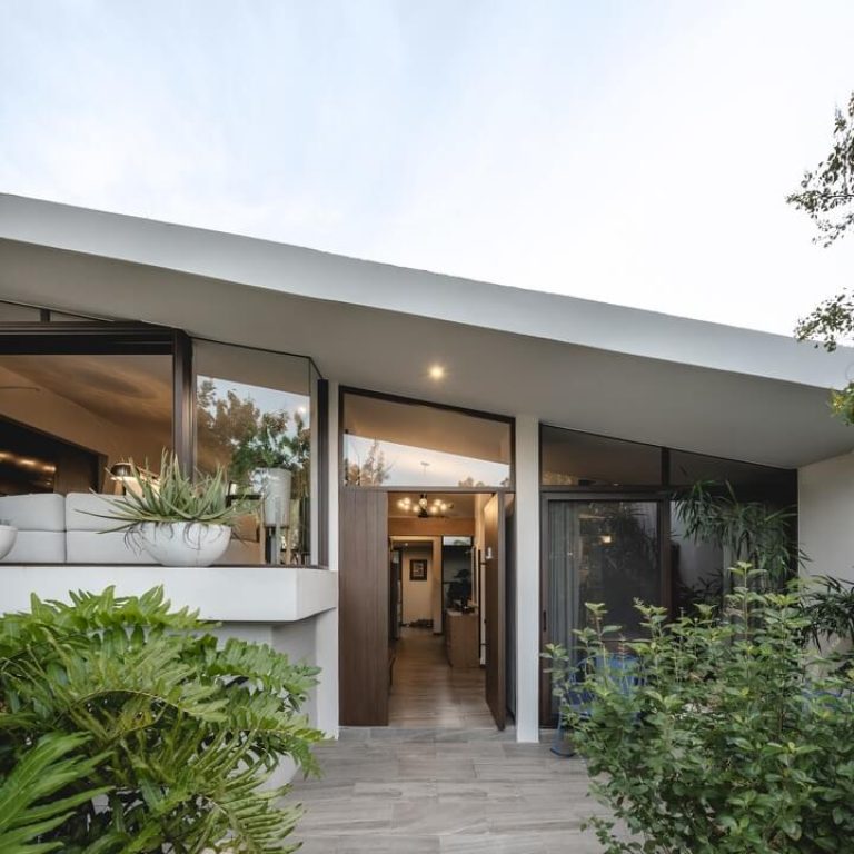Fachada interior, Casa Ahimsa por Binomio Taller