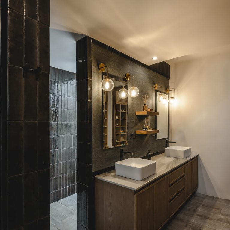 Baño moderno, Casa Ahimsa por Binomio Taller