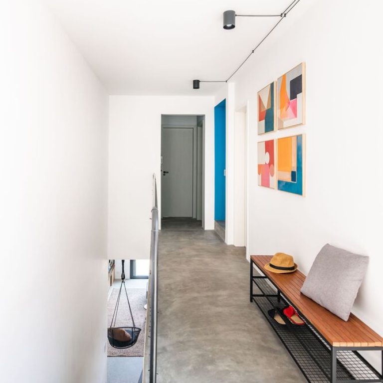 Casa Alegre en Brasil por RAWI Arquitetura + Design
