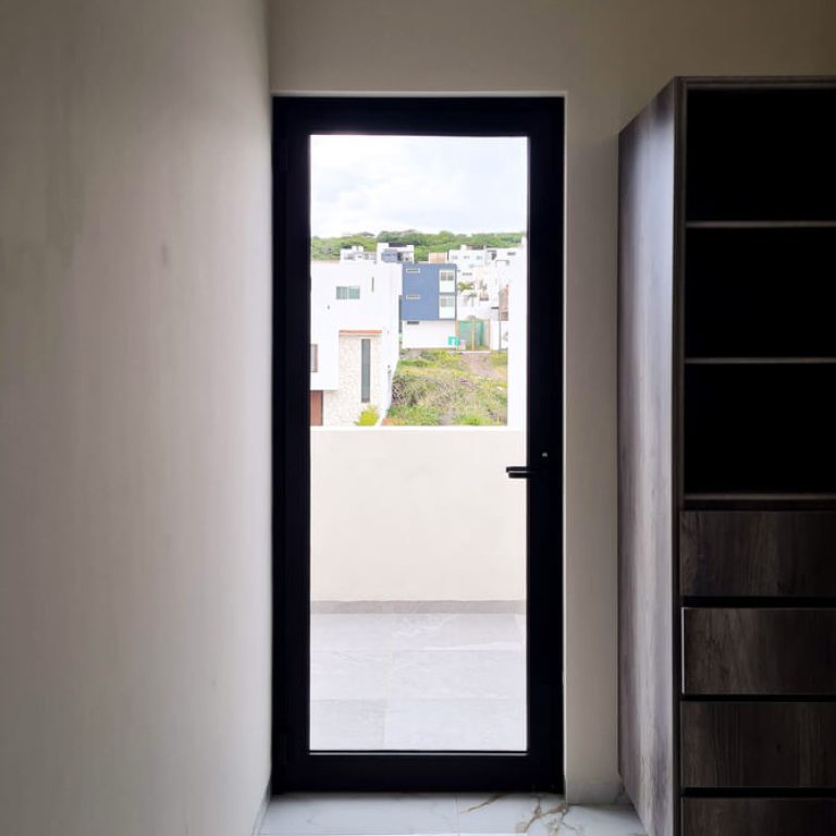 Casa Apeninos en Querétaro: Diseño y Arquitectura por AMARANTO