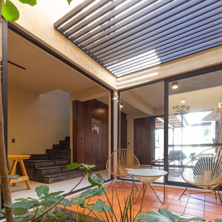Casa BV en Tuxtla: Arquitectura de Concreto por APALOOSA Arquitectos