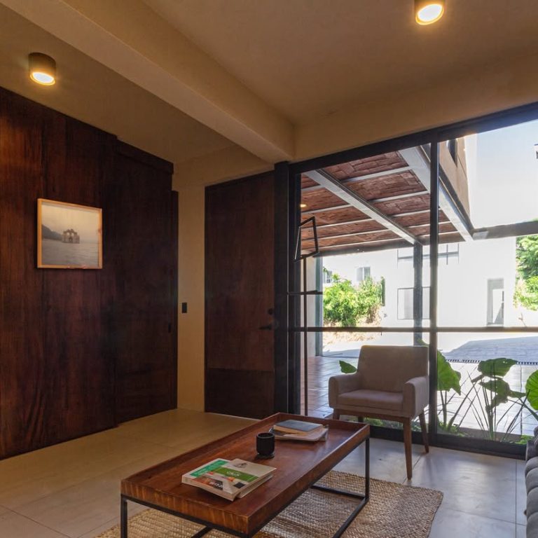 Casa BV en Tuxtla: Arquitectura de Concreto por APALOOSA Arquitectos