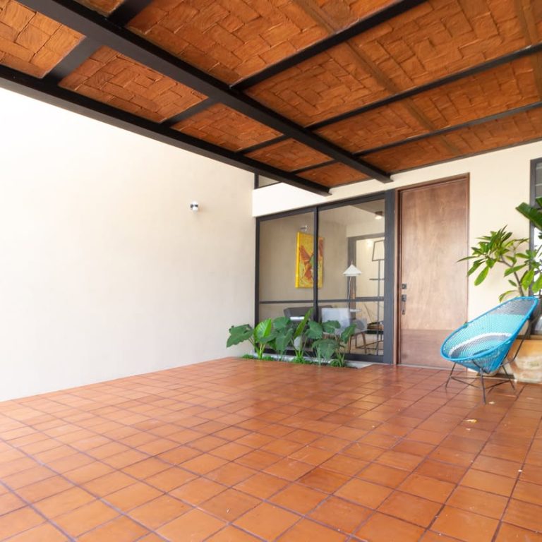 Casa BV en Tuxtla: Arquitectura de Concreto por APALOOSA Arquitectos