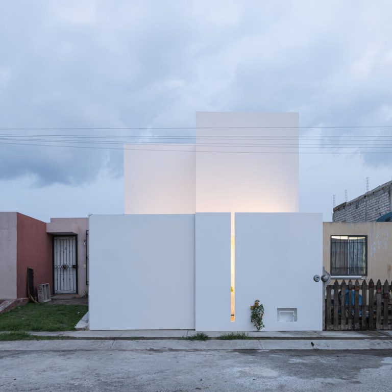 Casa Blanca por COTAPAREDES Arquitectos