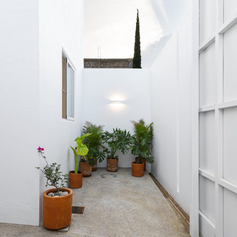 Casa Blanca por COTAPAREDES Arquitectos