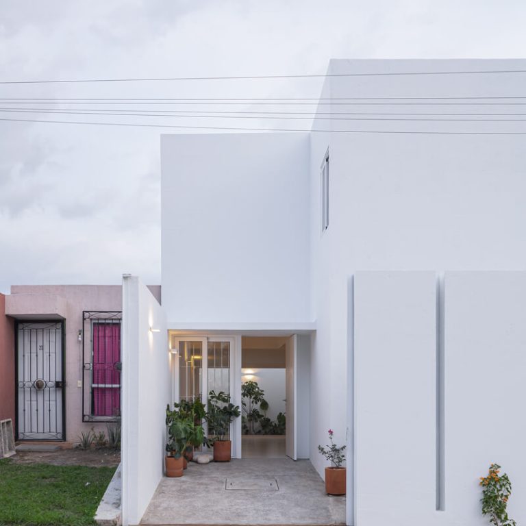 Casa Blanca por COTAPAREDES Arquitectos