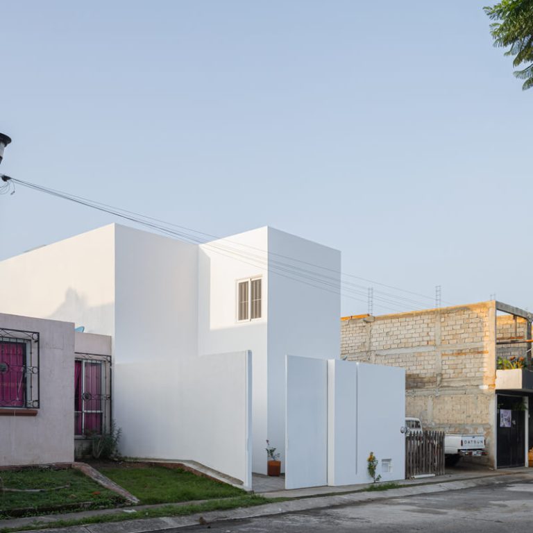 Casa Blanca por COTAPAREDES Arquitectos