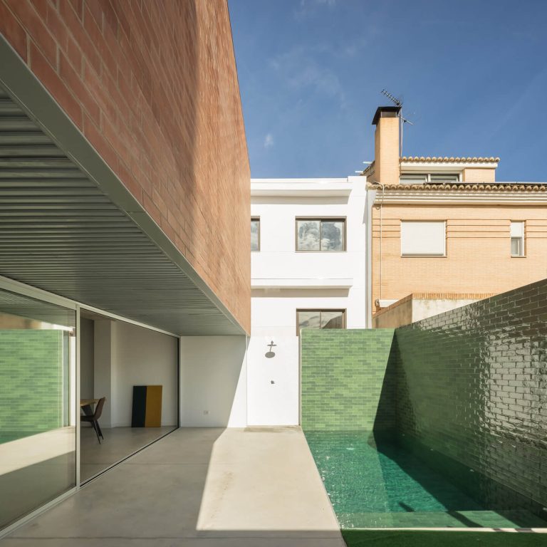 Casa Bloc en España por La Caseta Arquitectura - Fotografía de Arquitectura