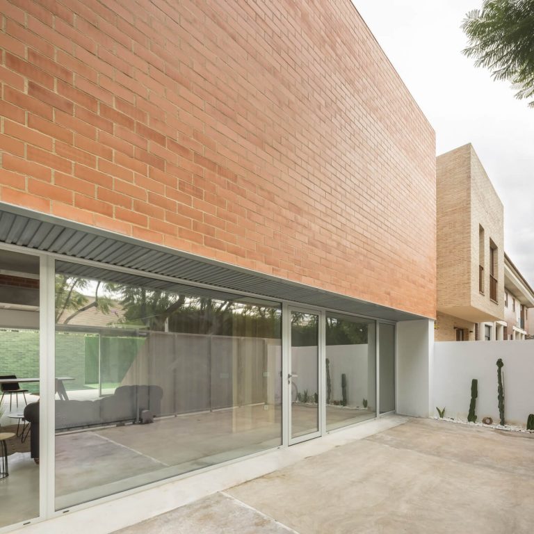 Casa Bloc en España por La Caseta Arquitectura - Fotografía de Arquitectura