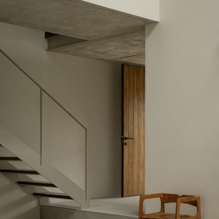 Casa Bosques Vallarta en Zapopan: Arquitectura de Patios y Concreto | Díaz Webster