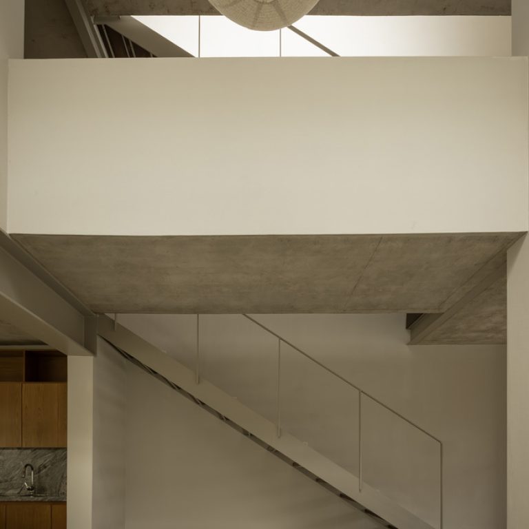 Casa Bosques Vallarta en Zapopan: Arquitectura de Patios y Concreto | Díaz Webster