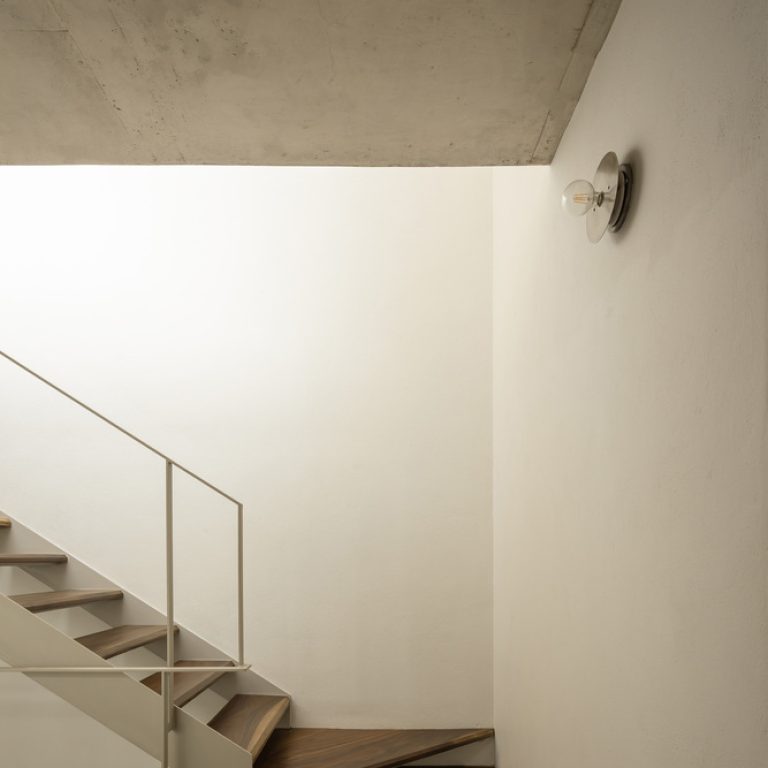 Casa Bosques Vallarta en Zapopan: Arquitectura de Patios y Concreto | Díaz Webster