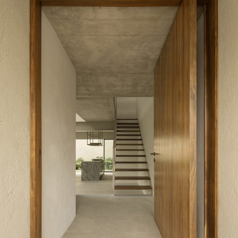Casa Bosques Vallarta en Zapopan: Arquitectura de Patios y Concreto | Díaz Webster