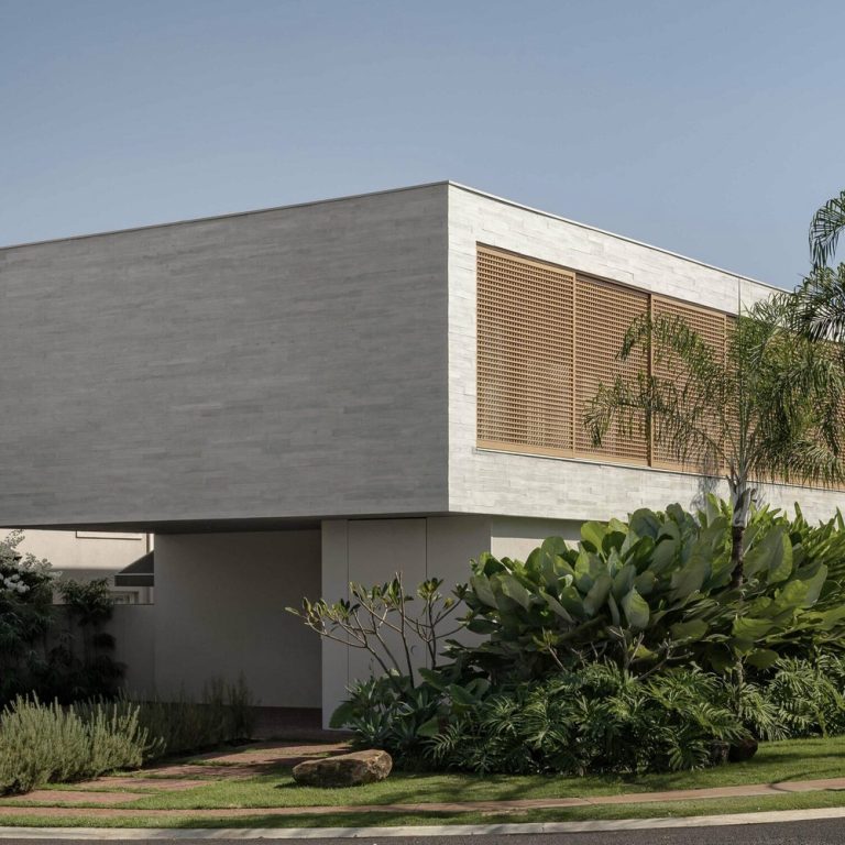Casa Buenos Aires en Brasil: Arquitectura Residencial con Diseño y Arte por estúdio mariane rios