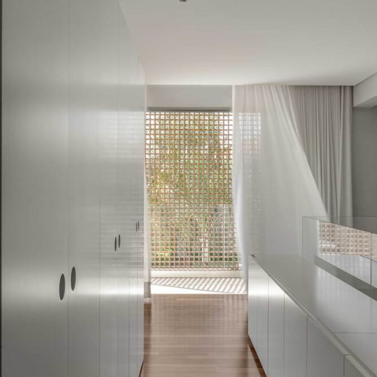 Casa Buenos Aires en Brasil: Arquitectura Residencial con Diseño y Arte por estúdio mariane rios
