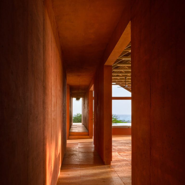 Casa Caimán en Oaxaca: Arquitectura Vernácula y Concreto Pigmentado