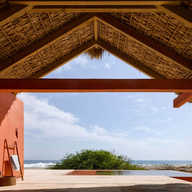 Casa Caimán en Oaxaca: Arquitectura Vernácula y Concreto Pigmentado
