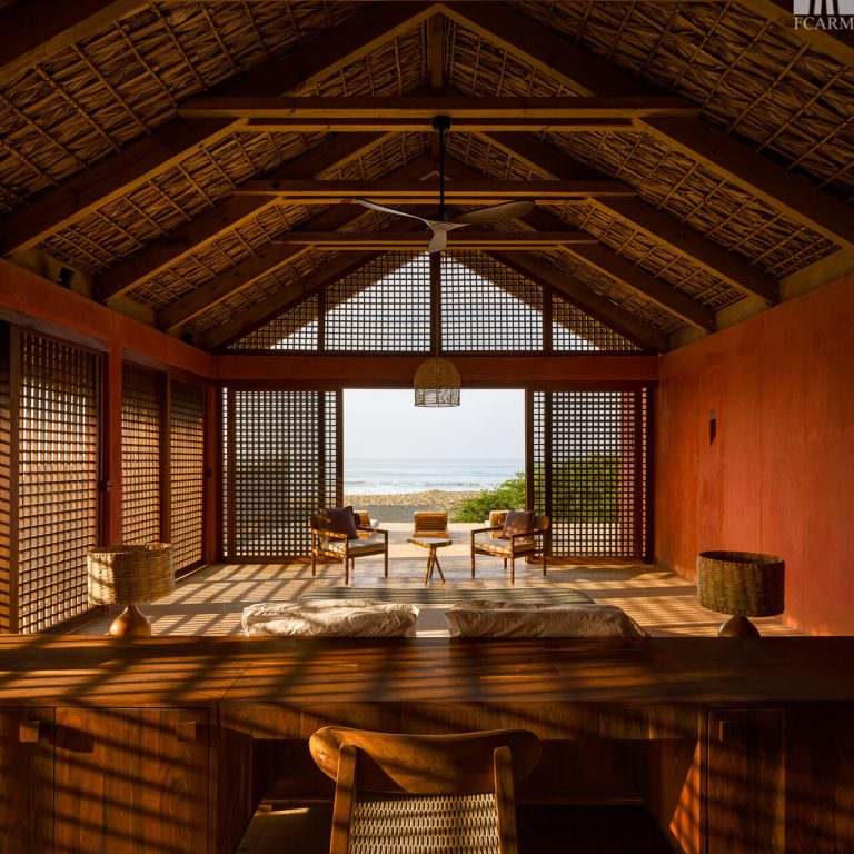 Casa Caimán en Oaxaca: Arquitectura Vernácula y Concreto Pigmentado