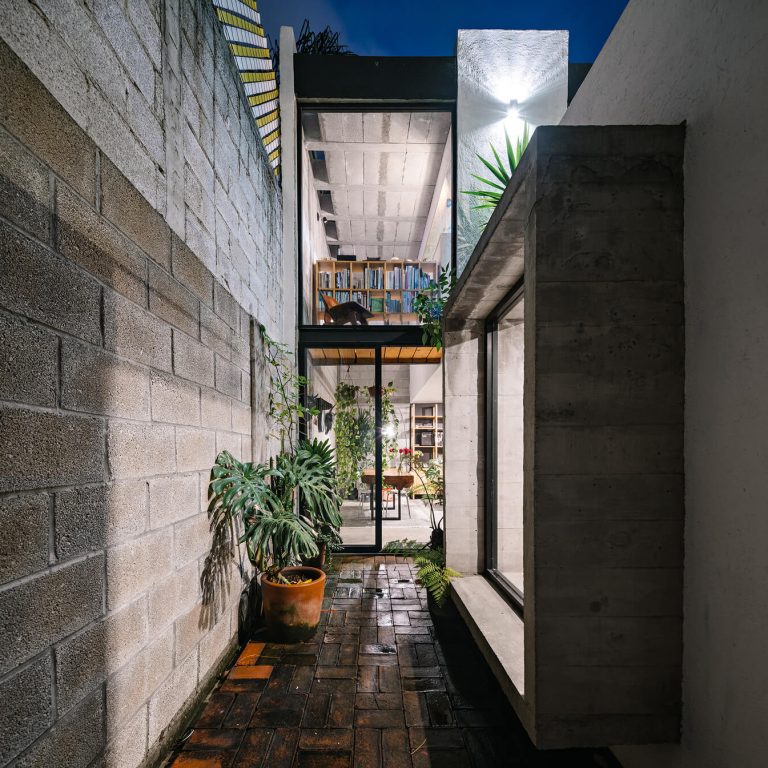 Casa Cañada 4546 en Puebla por Taller - Eduardo Audirac - Fotografía de Arquitectura - El Arqui MX