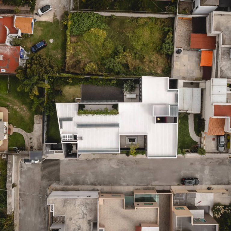 Casa Ceniza en CdMX: Arquitectura de Concreto y Paisaje | TACO